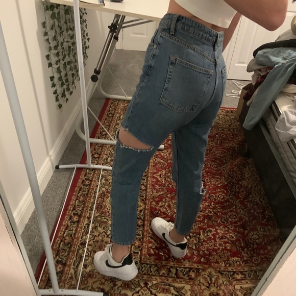 Mom Jeans - Picture 2 of 9